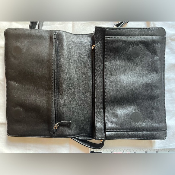 Derek Alexander Bristol medium crossbody in black leather - Picture 2 of 13